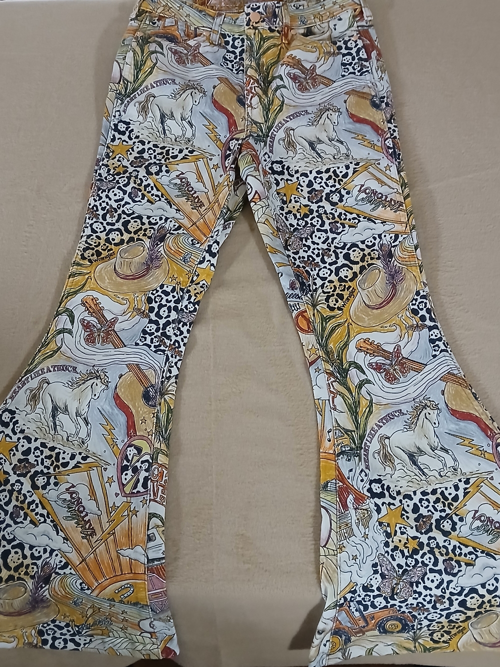 Flared Graphic Print Jeans in White and Yellow